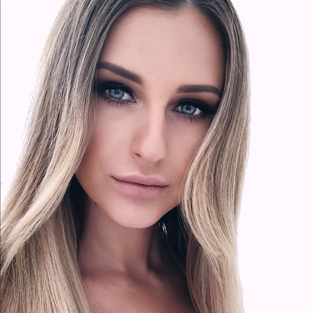 Meet your Posher, Alena